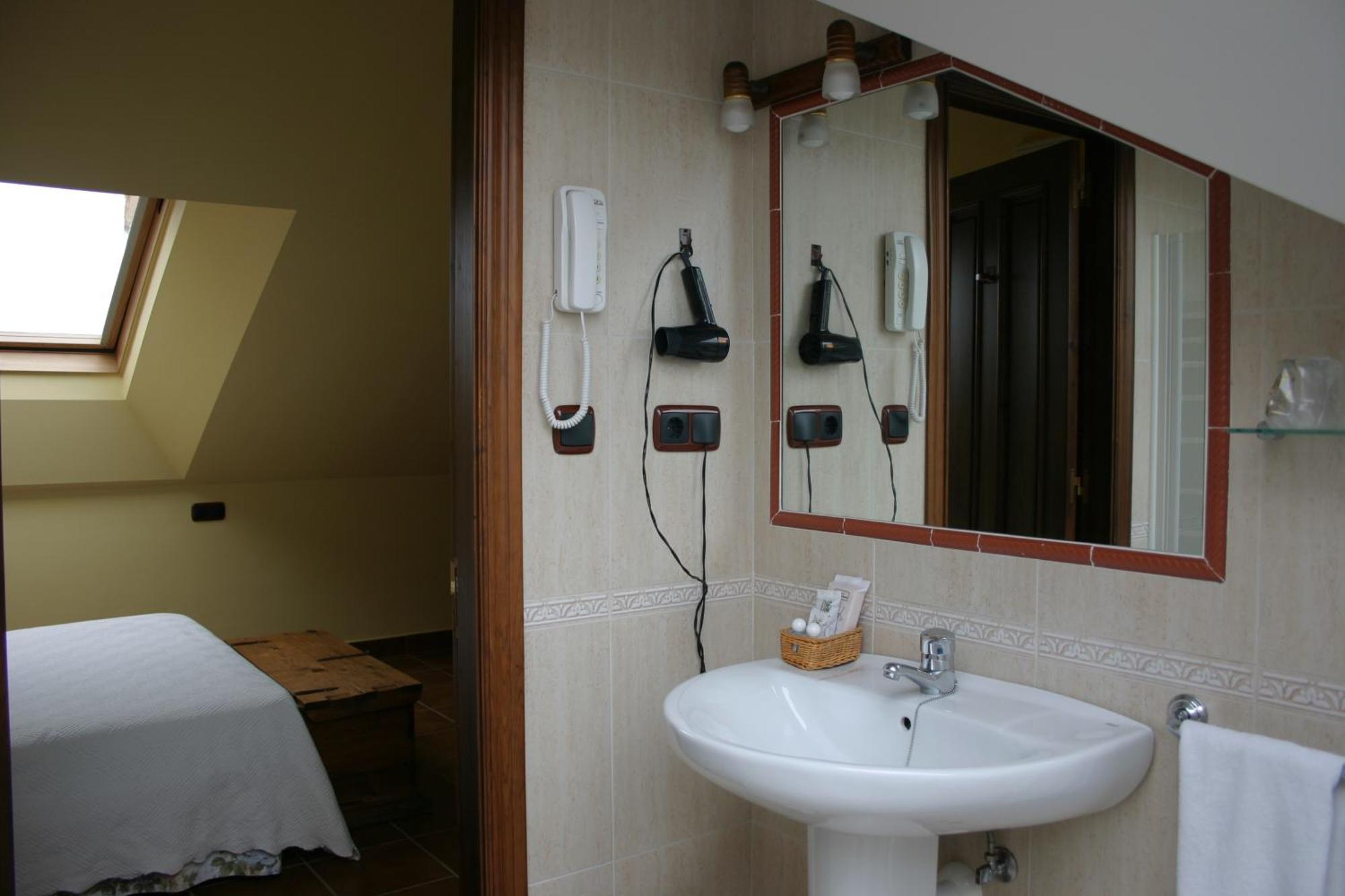 Somonte Hotel Quintes Екстериор снимка